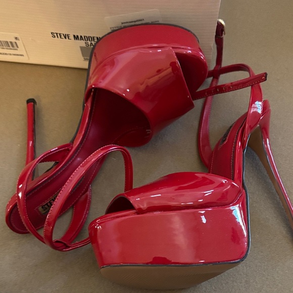 Steve Madden Red Patent Platform heels size 8.5 - Picture 6 of 6